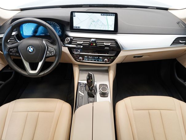 BMW 530 Touring 215 kW image number 11