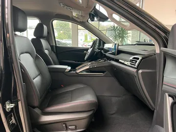 Car image 29