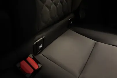 Car image 36
