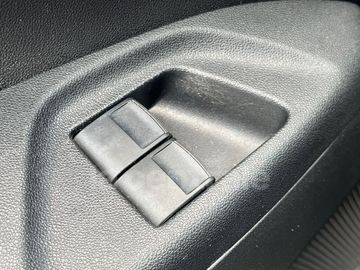 Car image 33