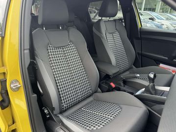 Car image 30