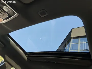 Car image 32