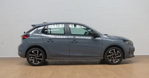 Car image 4