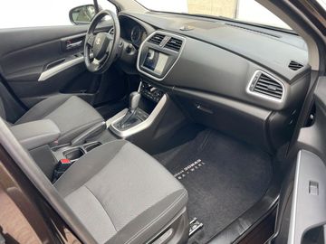 Car image 12