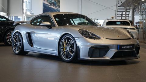 Car image 8