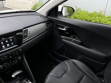 Car image 30