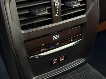 Car image 32