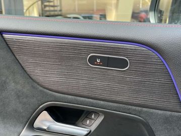 Car image 33