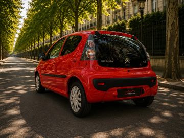 Car image 4