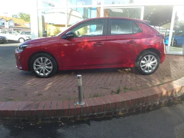 Car image 4