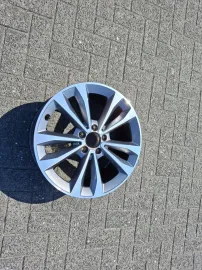 Car image 27