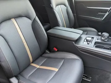 Car image 28
