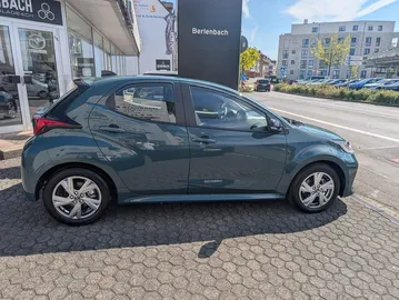 Car image 3