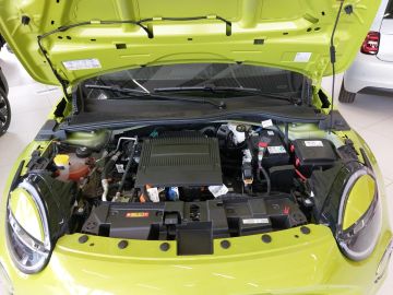 Car image 19