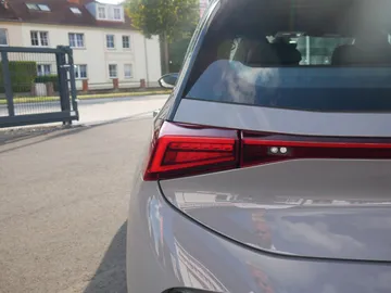 Car image 36