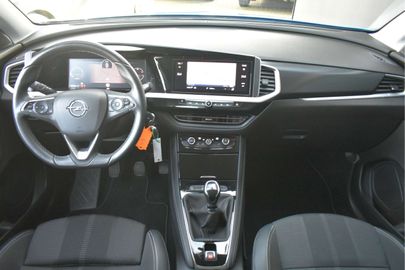 Car image 12