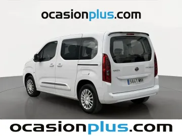 Car image 4
