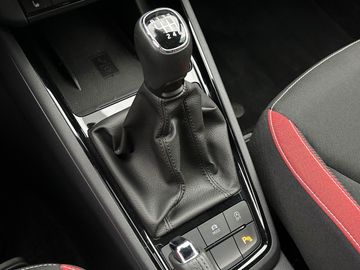 Car image 32