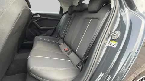 Car image 28