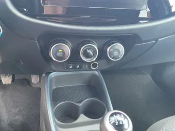 Car image 26