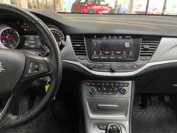 Car image 12