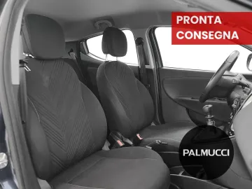 Car image 17