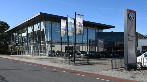 Car image 30