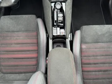 Car image 34