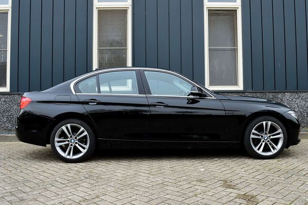 BMW 320i 135 kW image number 6