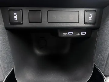 Car image 35