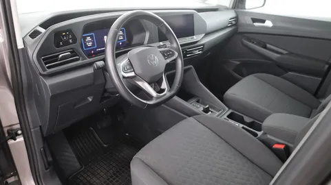 Car image 28