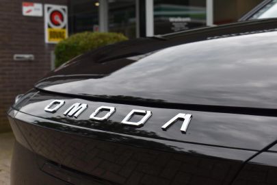 Car image 26