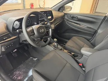 Car image 17