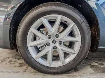 Car image 27