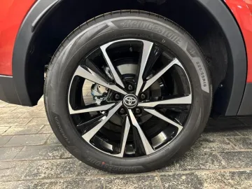 Car image 18