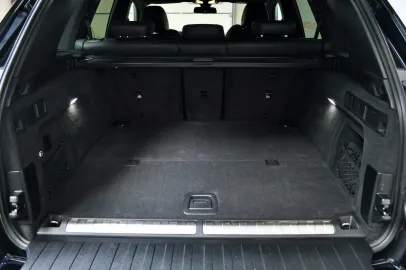 Car image 40