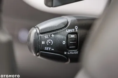 Car image 32