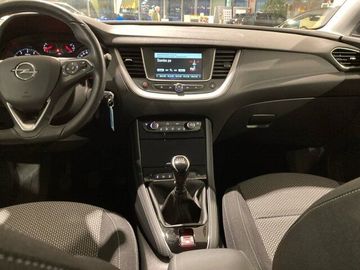 Car image 10