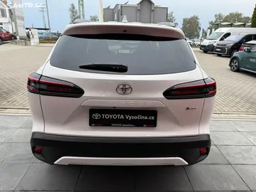 Car image 5