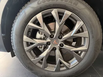 Car image 29