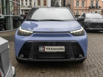 Car image 3