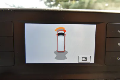 Car image 30