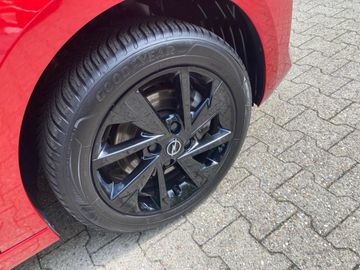 Car image 16
