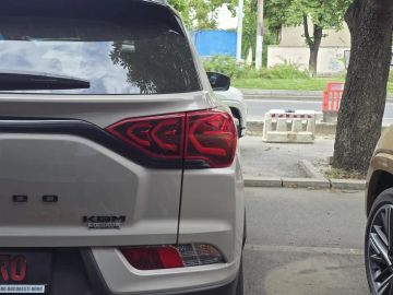 Car image 25