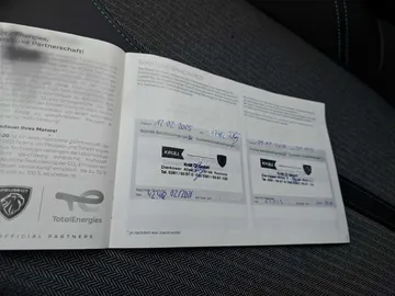 Car image 30