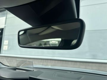 Car image 37