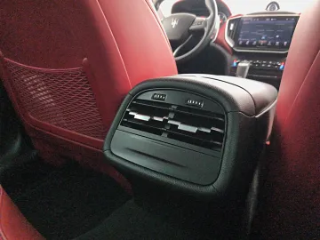 Car image 37