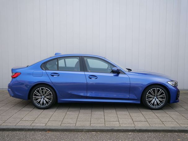 BMW 320i 135 kW image number 2