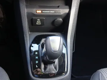 Car image 30