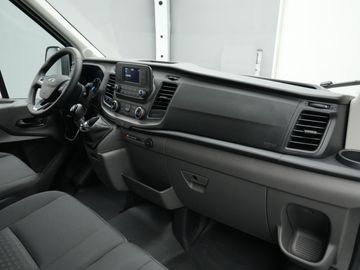 Car image 32